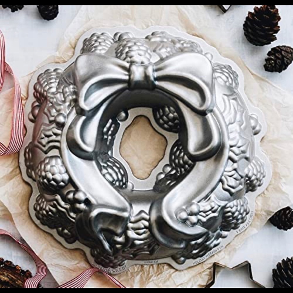 Nordic Ware Christmas Wreath Bundt pan